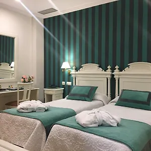 Adriano Boutique Севилья